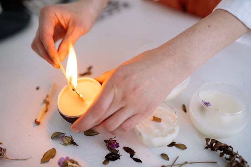شموع العطور الزهرية المعطرة